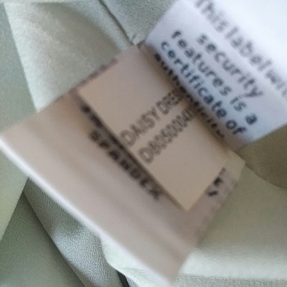 DVF - flowy pure silk Daidy ruffle shoulder knee length dress - Picture 6 of 7